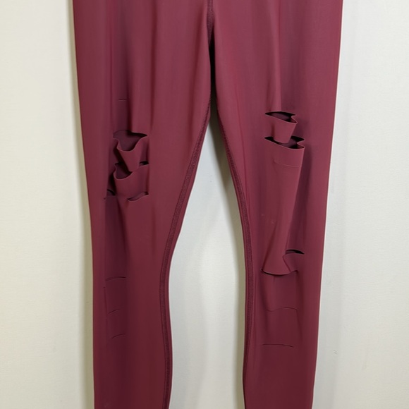 ALO Yoga Burgundy Leggings Size Medium - Picture 4 of 8